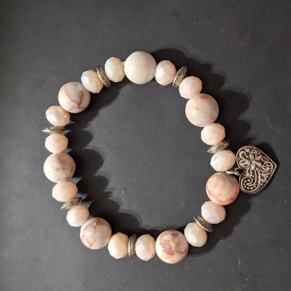 Silver Tone Peach Pink Cream Faceted Agate Beads Heart Charm Stretchy Bracelet